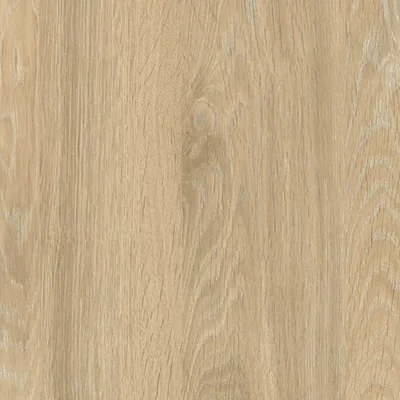 Skříň na míru s moderními prvky a velkými zrcadly